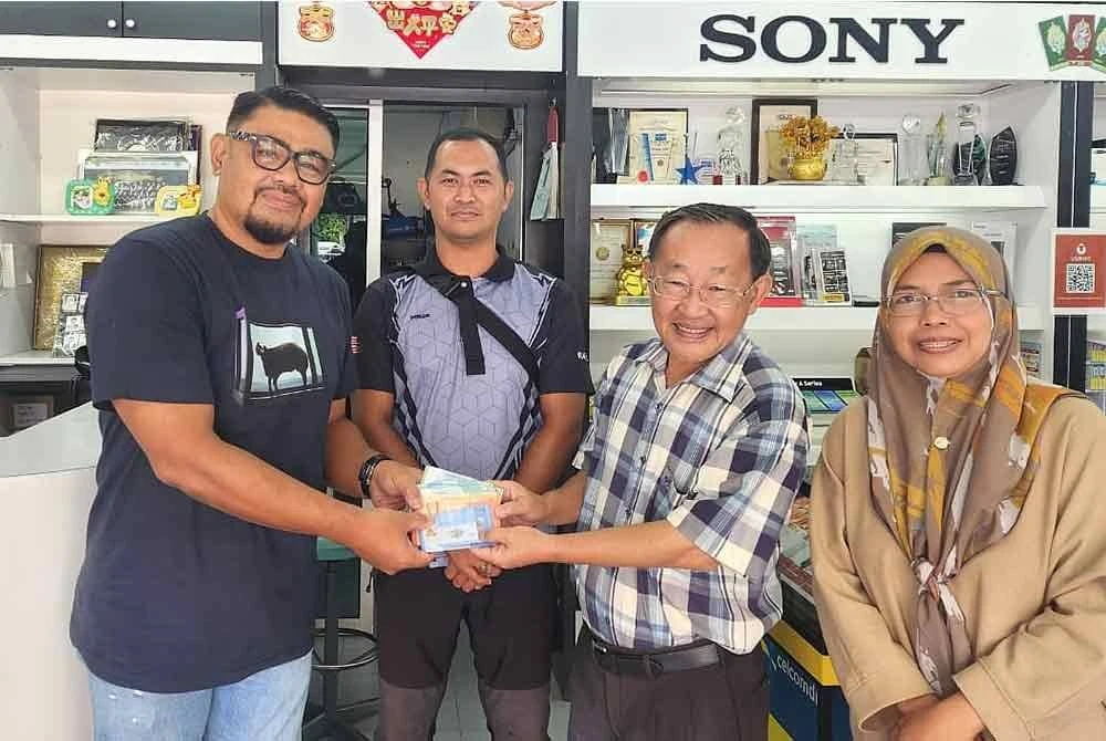 RM980 Found and Returned as Kindness Shines Beyond Race