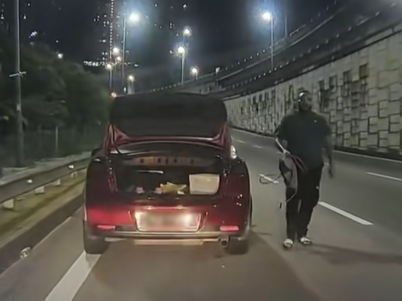 True M’sian spirit: Woman makes a big U-turn just to help a road user jumpstart his car 