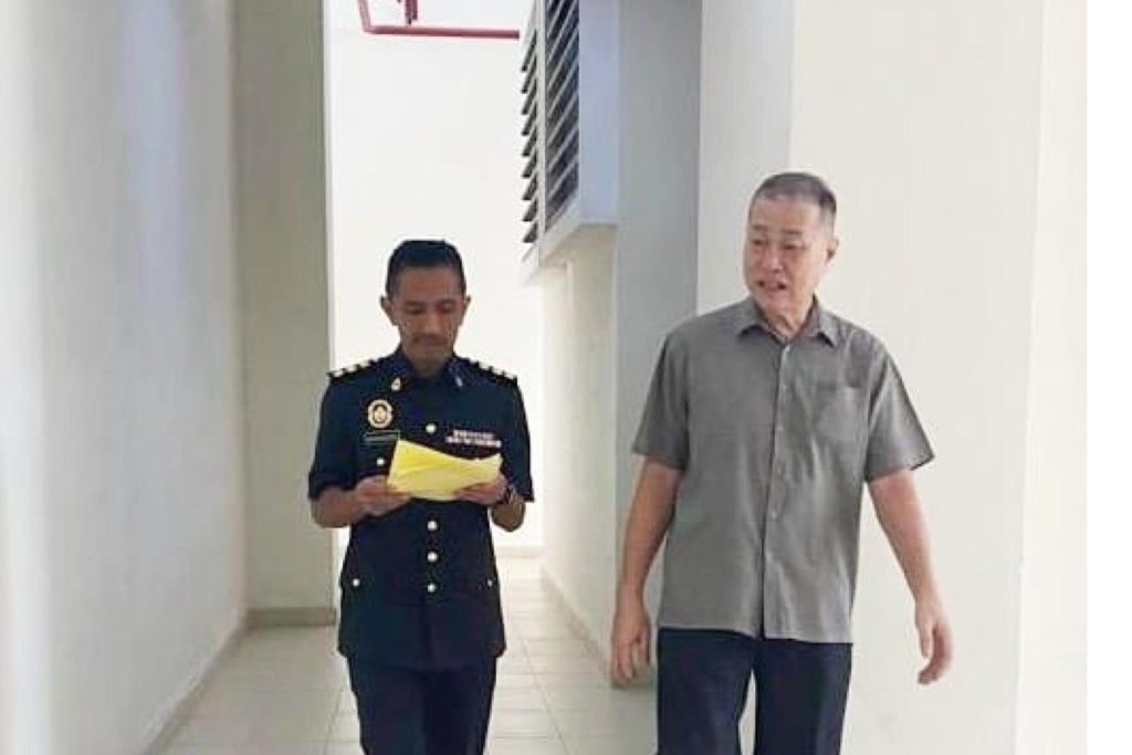 Kim Chai was accompanied by KPDN officers when he appeared at the Klang Sessions Court on 26 May 2025.