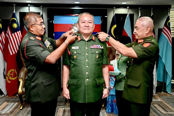 Born in Melaka, Datuk Johnny Lim Makes History as First Chinese Malaysian Lieutenant General in the armed forces. 