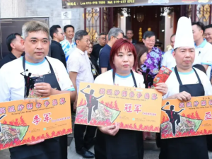Winnie Ong who has been operating her stall for 3 years, wins the Penang CKT competition.