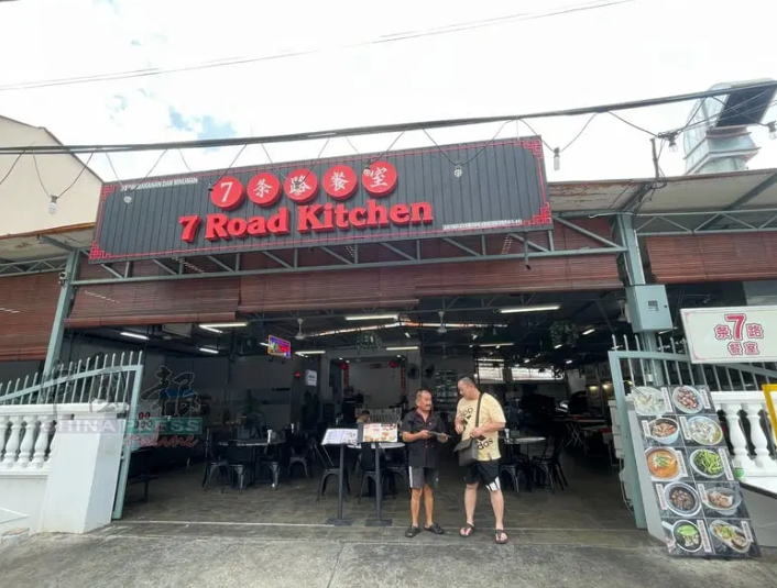 Owner of the eatery defends staff with hearing impairment.