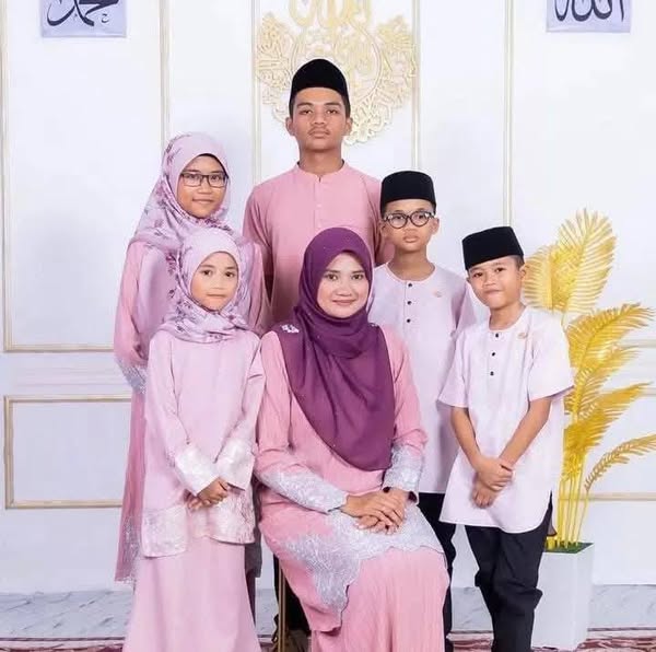 The late Darna Tajudin with her five children, whom she leaves behind after the tragic accident