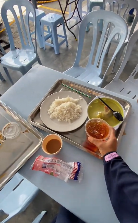 Mya bought a full set of rice with dishes for the elderly man