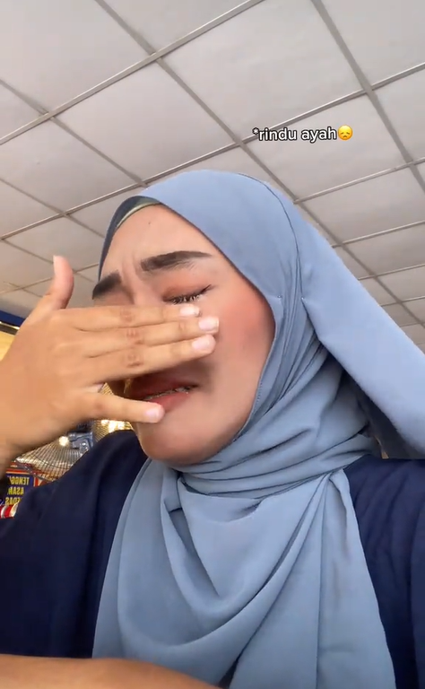 Mya started crying after helping the man, as it reminded her of her late father