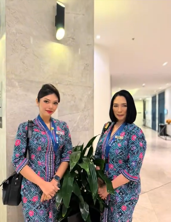 Mother and daughter in matching Malaysia Airlines uniforms, carrying on a legacy of grace and service in the skies