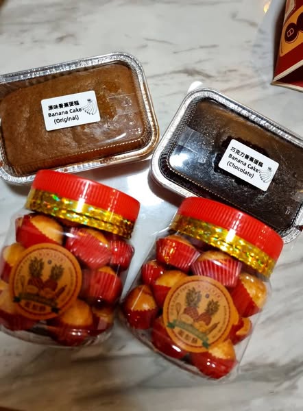 Jessy prepared pineapple cakes and banana cakes as a heartfelt gesture