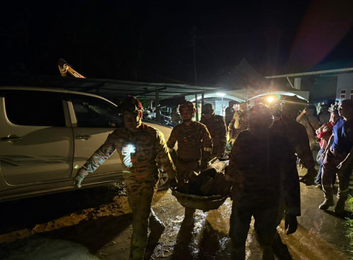 After more than 10 hours of search and rescue efforts, the final victim of the landslide at Kampung Marahang Tuntul, Papar, Sabah was found at 8:45 p.m. on Monday.