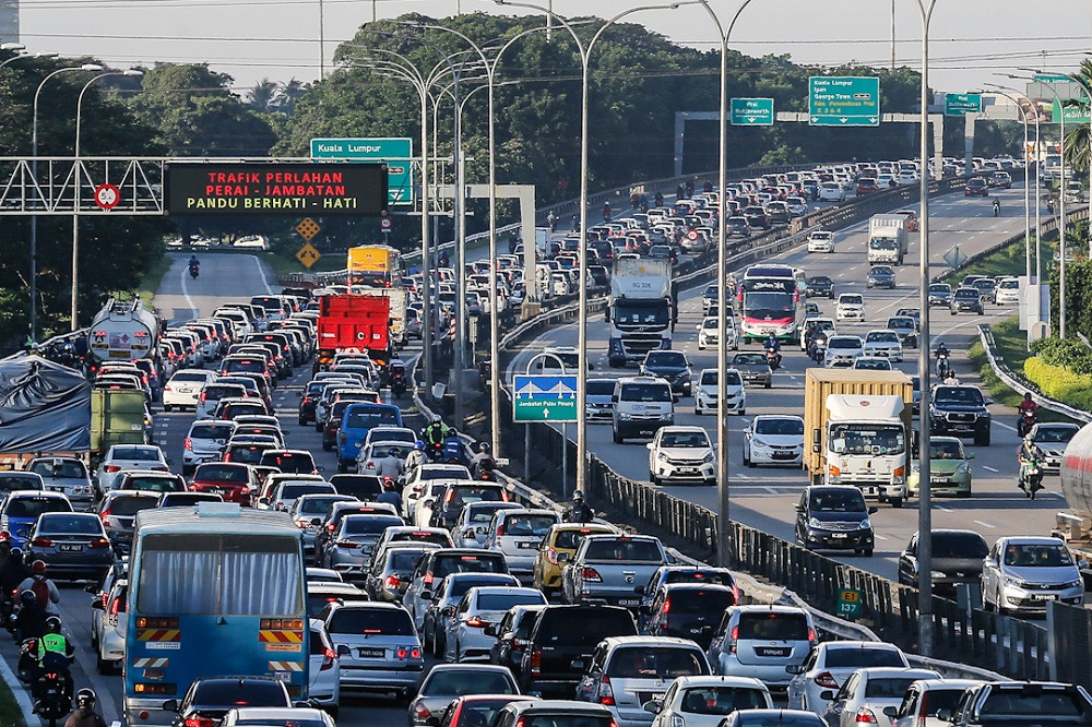 General view of traffic on the North South Highway