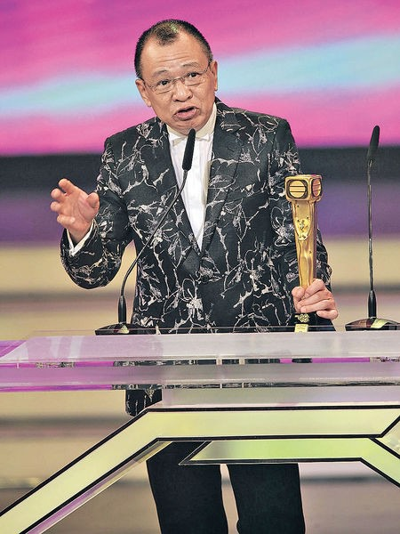 Benz Hui won the TVB Anniversary Award for “Most Popular Male Character”