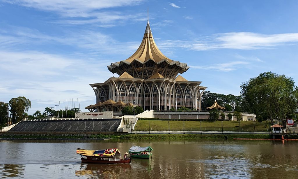 grab sampan sarawak kuching waterfront