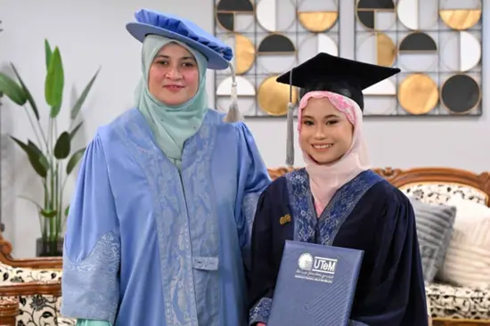 Rohana graduated with a CGPA of 3.88 at UTeM’s 21st Convocation officiated by Melaka Governor Tun Mohd Ali Rustam