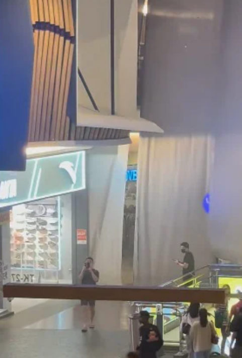 Entrance to the cinema has been temporarily closed. 