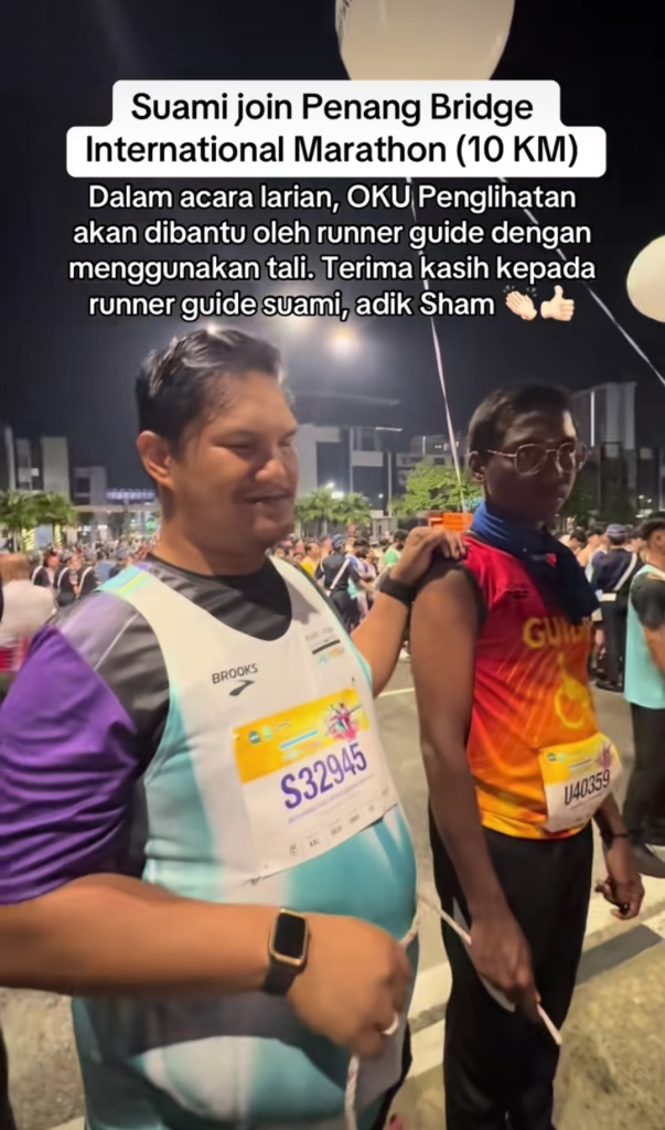 Rangga runs with the support of a runner guide