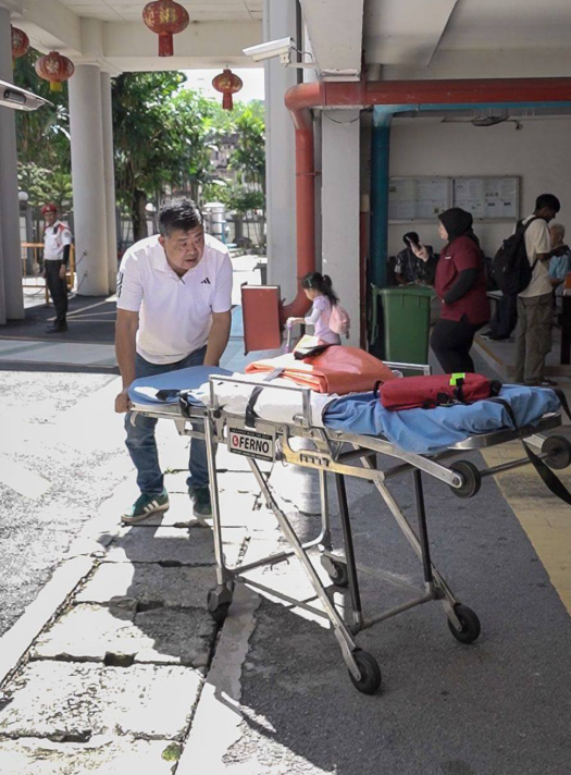 He immediately drove the ambulance to the patient’s residence at Kenanga Point