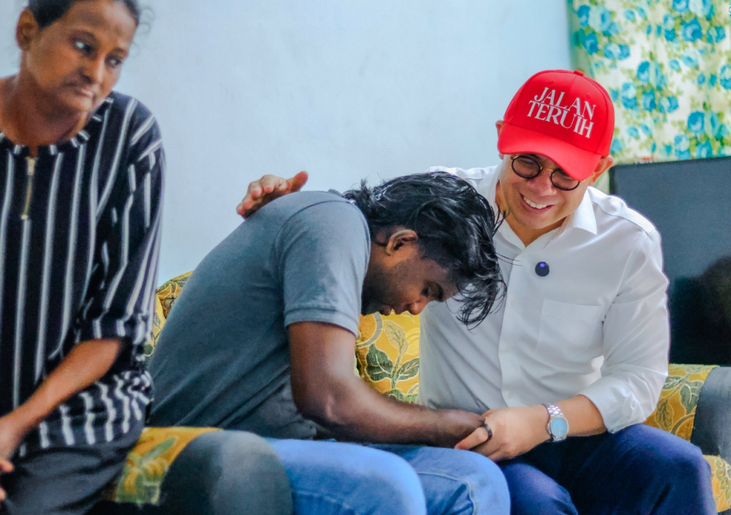 25yo M'sian struggles to pay for his education.