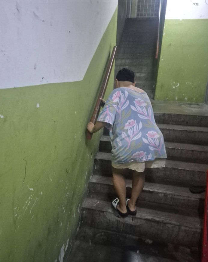 Malaysian Woman With Stage 4 Cancer Sells Homemade Cookies to Fund Her Treatment