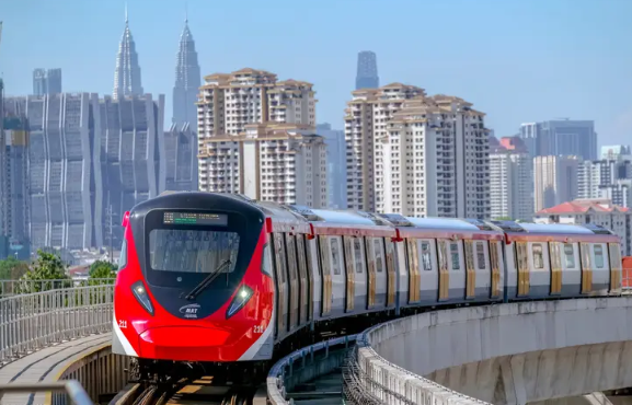 A passenger’s experience sparks reflection on kindness in public transport.