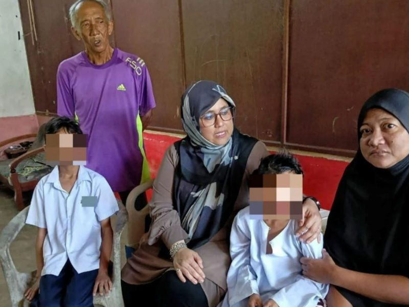 “For as long as I live”, M’sian elderly man takes responsibility to care for his family with disabilities