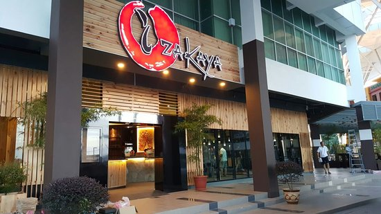 Izakaya ICOM Square bids farewell to beloved kitchen veteran who served generations of guests