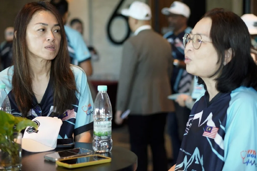 Selfless M’sian woman donated kidney to save her sister, now they’re climbing Mount Kinabalu together