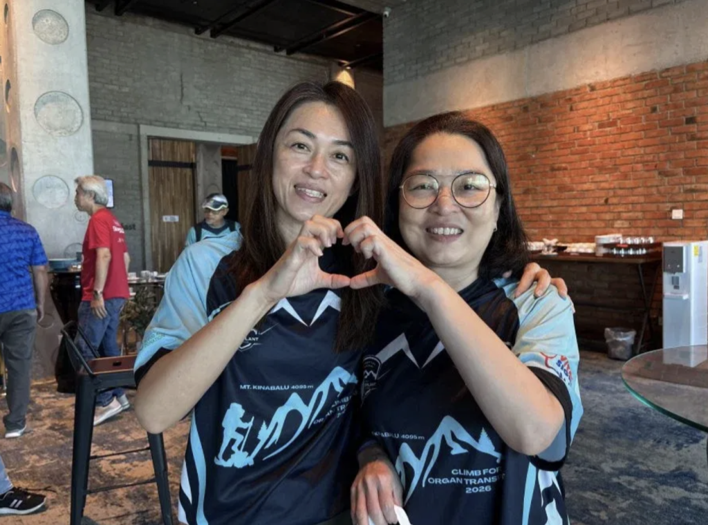 She saved her sister's life 12 years ago, now they're climbing Mount Kinabalu together. 