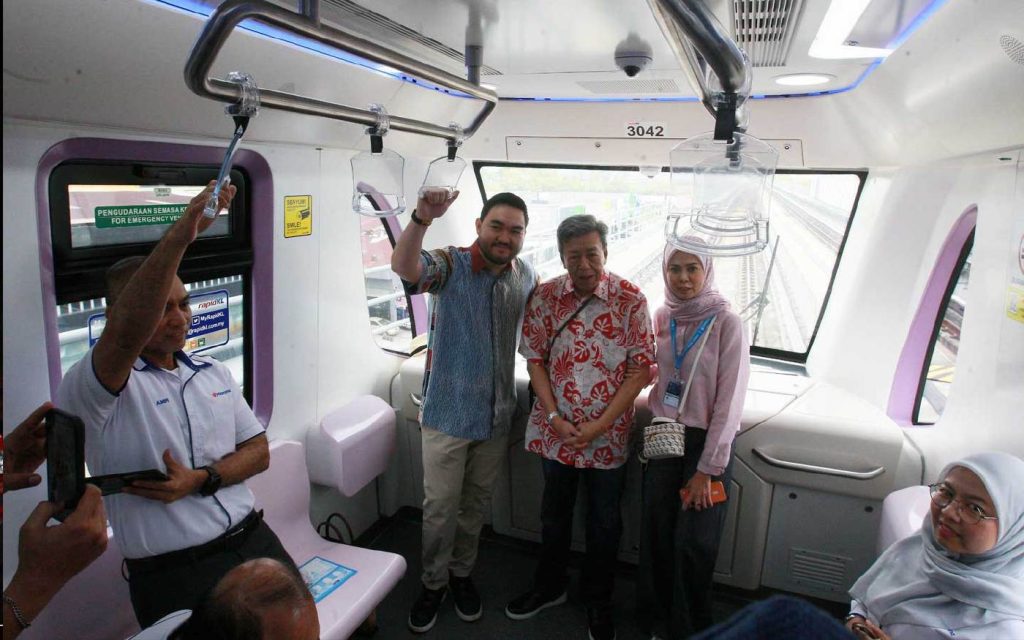 ‘Should’ve been done earlier’: Selangor Sultan rides Shah Alam LRT3 line from Bandar Utama to Klang