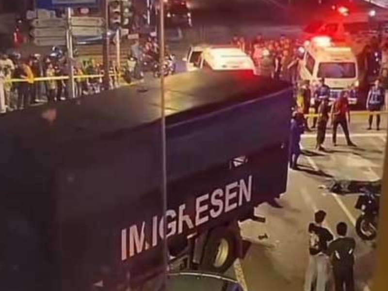 Immigration truck allegedly runs red light, crashes into family of 4 crossing road, 3 killed