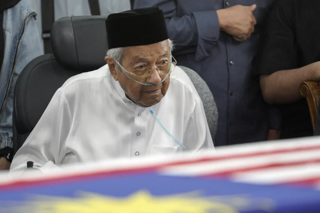 Mahathir admitted to IJN after losing wife of nearly 70 years