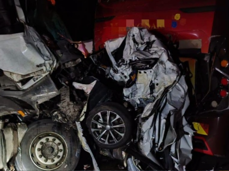 4 killed & 4 others injured after freak accident involving 11 vehicles at East Coast Expressway